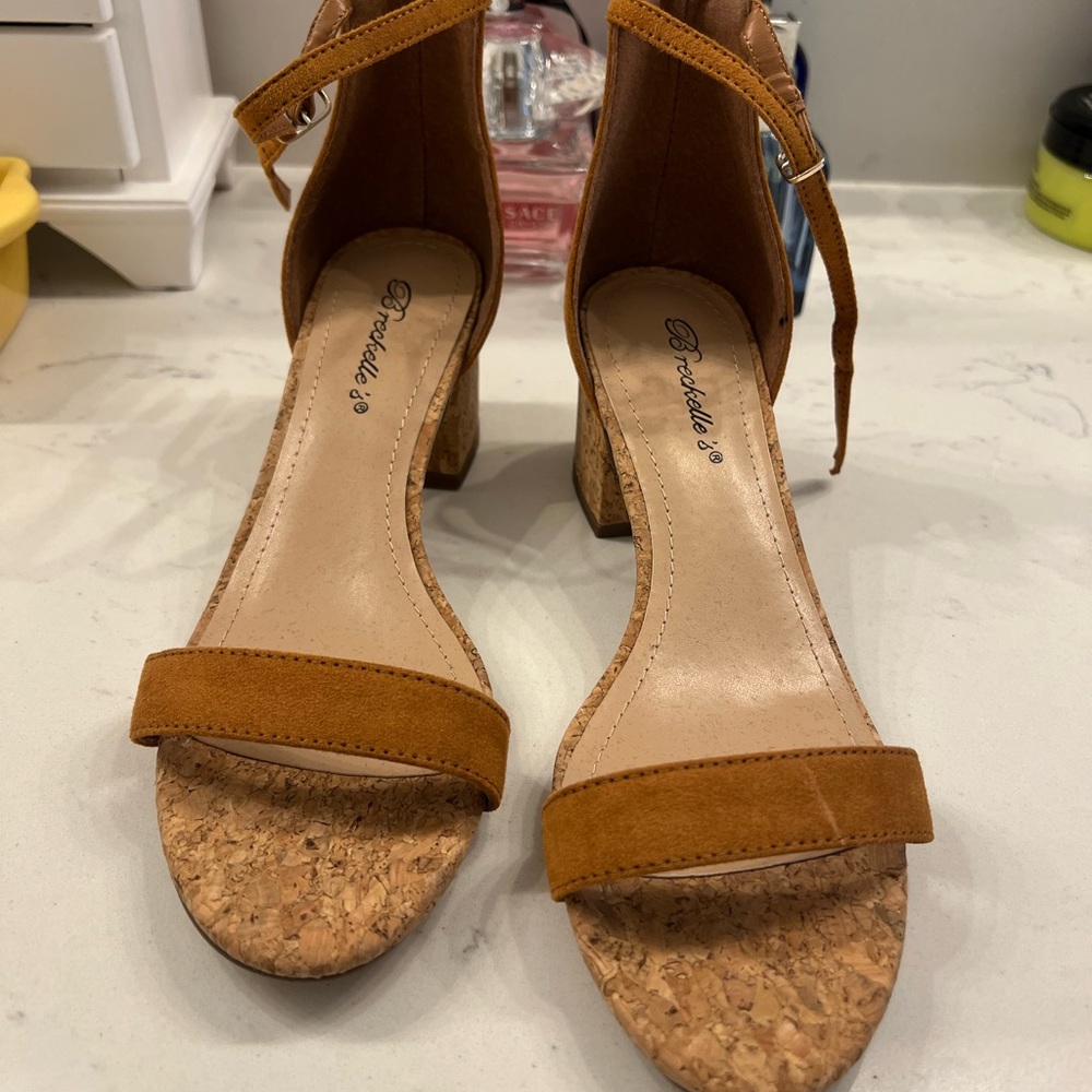 Women’s sandals size 8